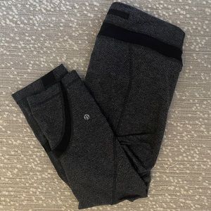 ❗️SALE❗️LULULEMON CROP TIGHT - Size 8